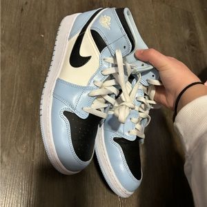 Air Jordan 1 Mid
